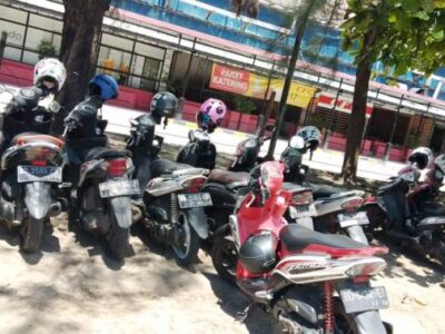 Parkir Kendaraan Naik, Tidak Ada Karcis Masyarakat Tak Usah Bayar