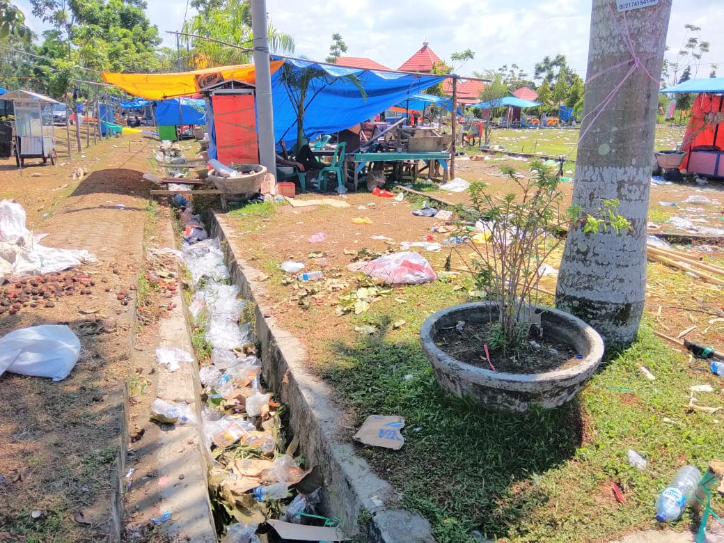 Peringatan Hari Jadi Mukomuko Sisakan Sampah Belasan Ton