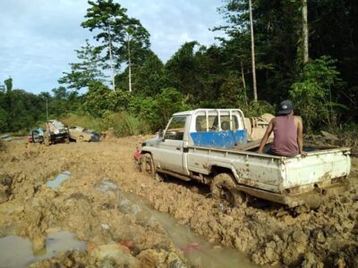 Jalan Rusak, Hambat Perjalanan Masyarakat