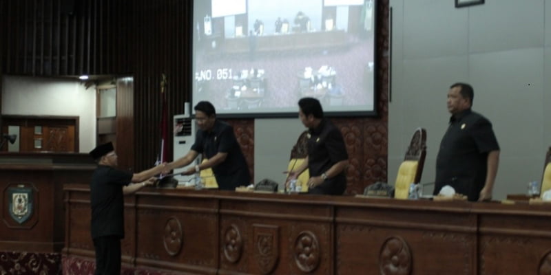 Gubernur Bengkulu Rohidin Mersyah sampaikan nota penjelasan Gubernur atas Raperda tentang Badan Usaha Milik Daerah (BUMD) dan perubahan kedua atas peraturan daerah provinsi Bengkulu nomor 2 tahun 2011
