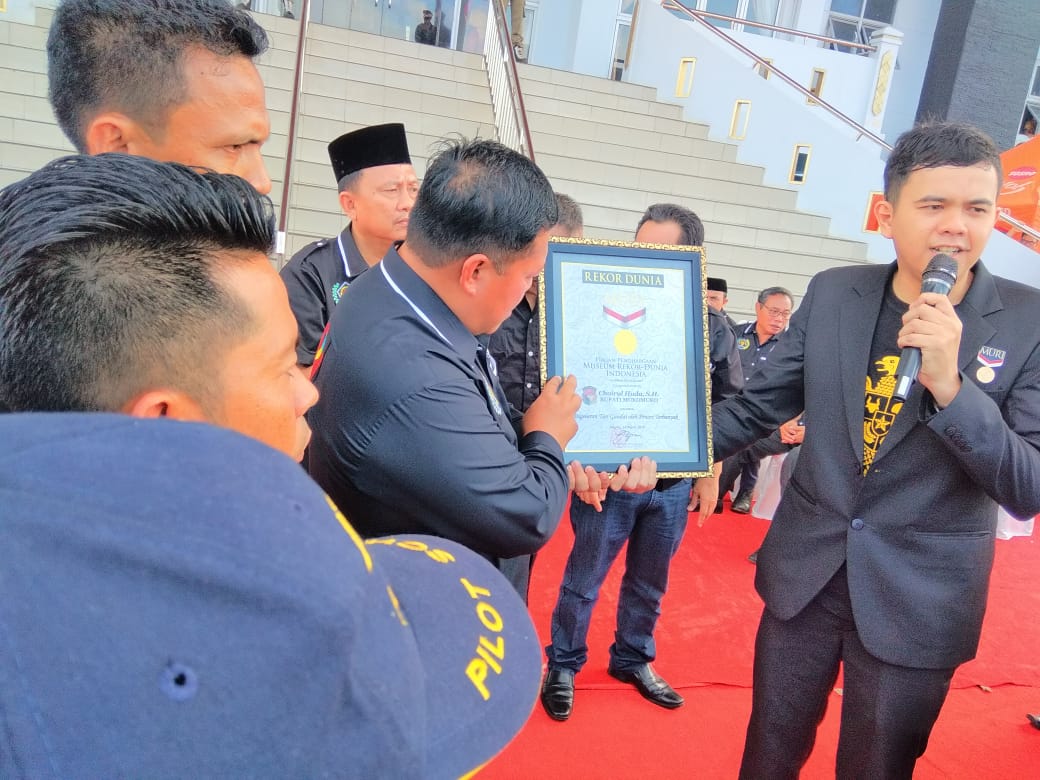 Rekor Muri Penari Gandai Terbanyak

