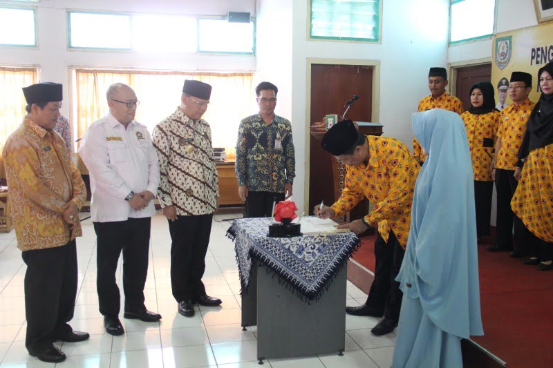 Gubernur Bengkulu Rohidin Mersyah hadir dan kukuhkan Pengurus Lembaga Koordinasi Kesejahteraan Sosial 