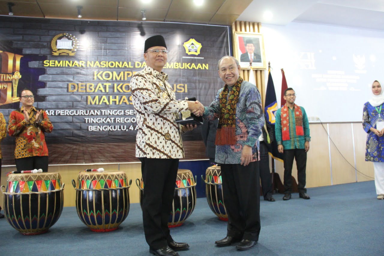 MK Seminar Nasional dan Pembukaan Debat Konstitusi Mahasiswa antar Perguruan Tinggi se Indonesia XII Tahun 2019 2