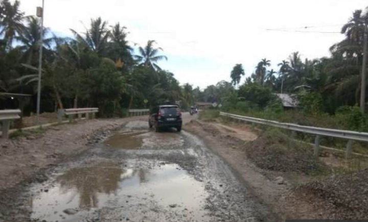 Dua Proyek Jembatan di Jalinbar Mukomuko Terbengkalai Bahayakan Pengendara