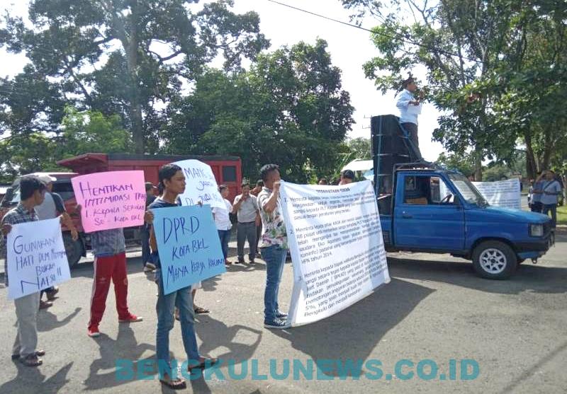 Sorot Kinerja Wali Kota, Konsorsium LSM Seruduk Kantor Pemkot dan DPRD