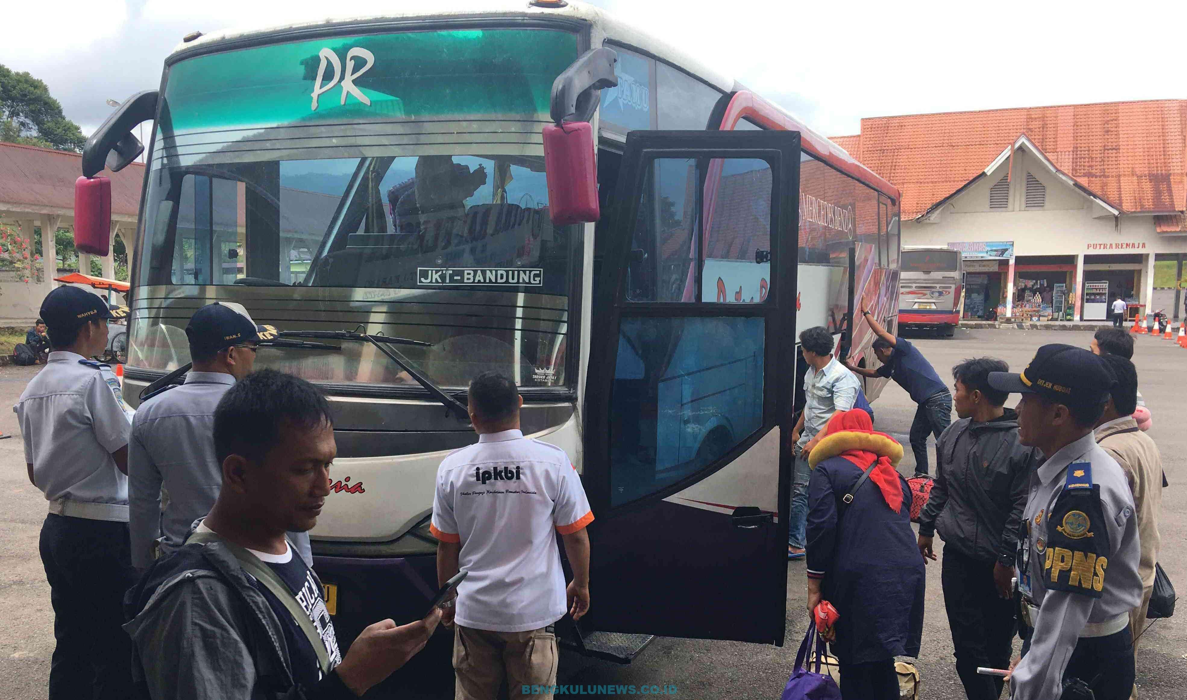 Arus Penumpang di Terminal Simpang Nangka Meningkat 80 Persen