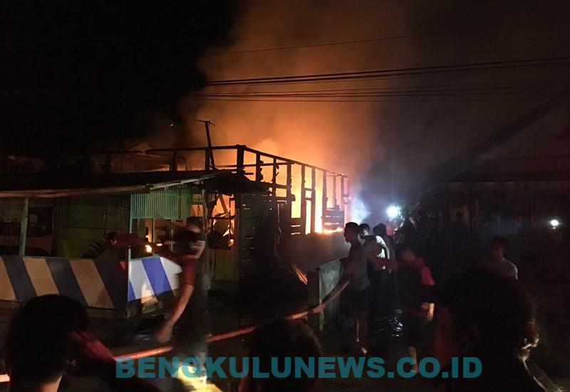 Tempo 3 Jam, Dua Tempat Dilalap Si Jago Merah