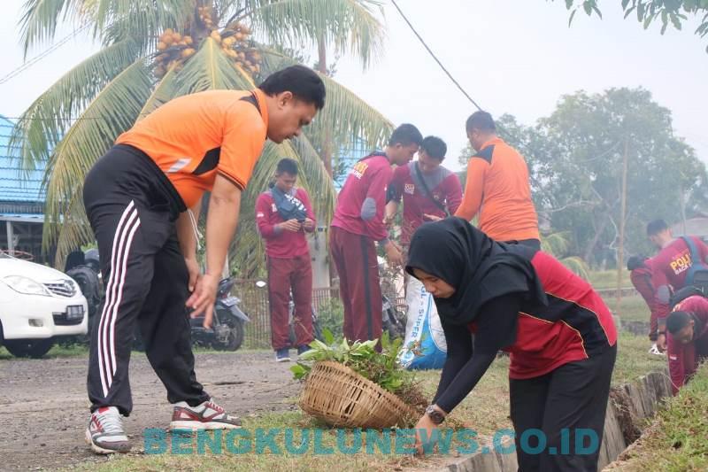 Polda Bengkulu Gelar Baksos di Pondok Pesantren Roudlotul Ulum Jenggalu