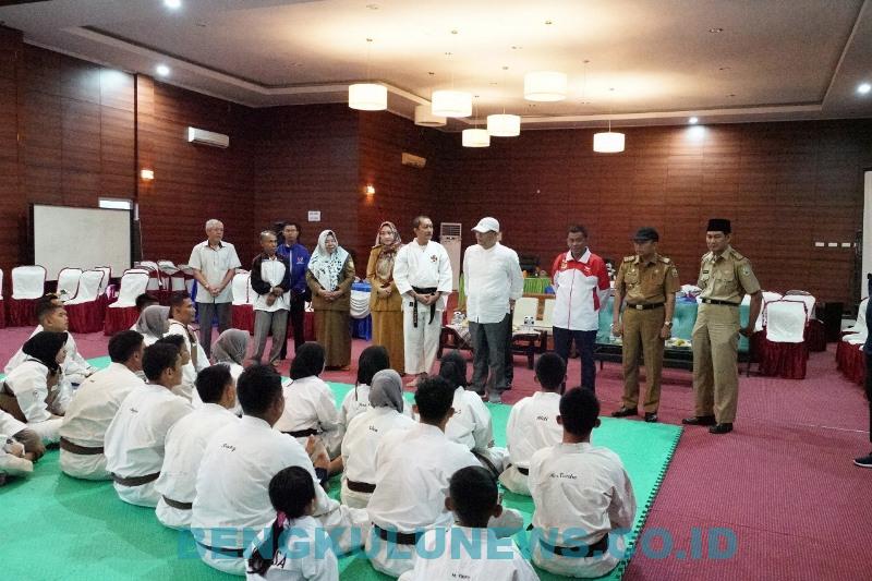 Gubernur Rohidin Akan Berikan Reward Bagi Atlet Berprestasi di Porwil