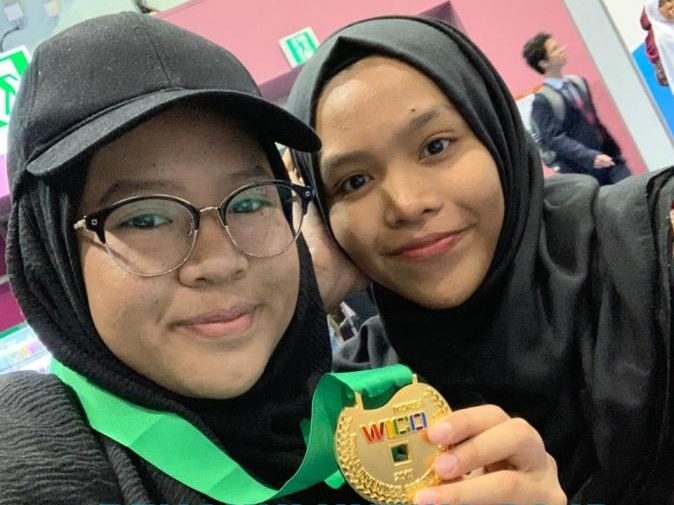 Putri Rohidin Mersyah Berhasil Pimpin Tim Juarai Olimpiade Internasional