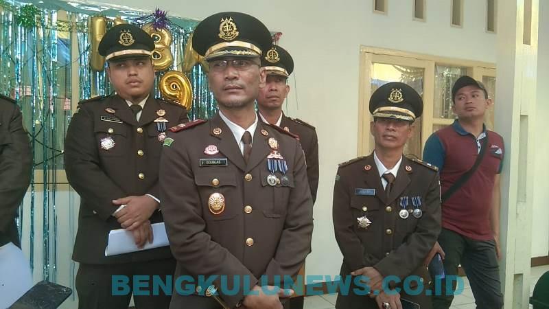 Kajari Sematkan Satya Lencana di HUT Adhyaksa Ke 59