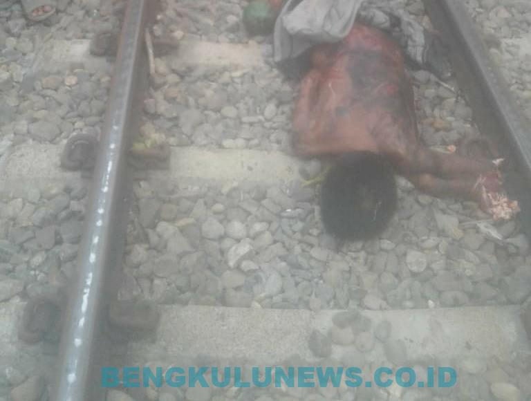 Mayat Pria Tak Berbaju Ditemukan di Rel Kereta Api