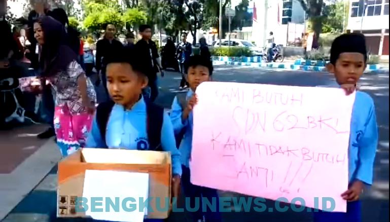 Sengketa SDN 62, Pemkot Terlantarkan Anak Didik