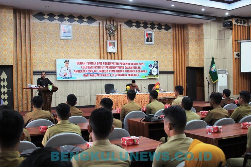Gubernur Rohidin Terima 24 ASN Lulusan IPDN Angkatan XXV