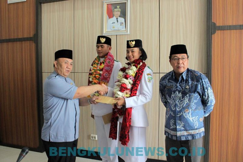 Pemprov Bengkulu Berikan Reward Kepada Aisyah dan Sudrajat