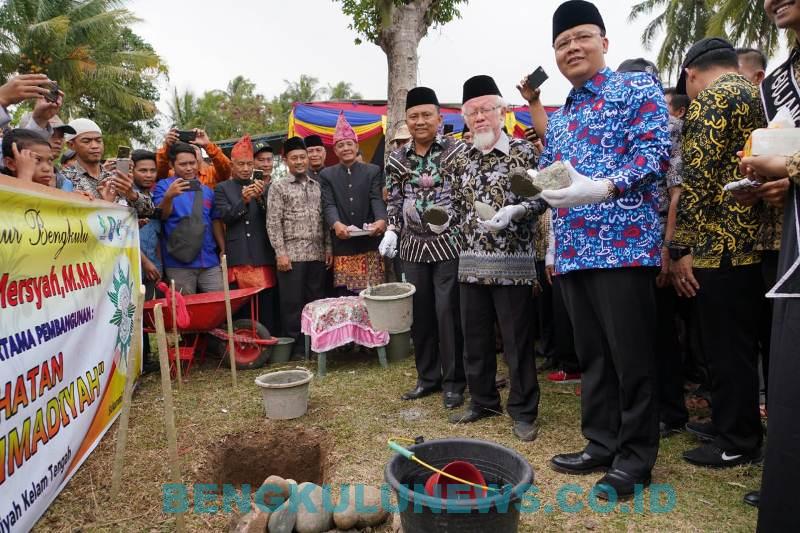 Gubernur Rohidin Lakukan Peletakan Batu Pertama Klinik Muhammadiyah Kelam Tengah