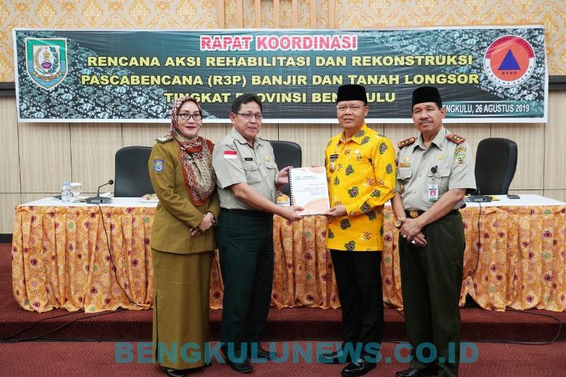 Gubernur Rohidin Serahkan Dokumen R3P