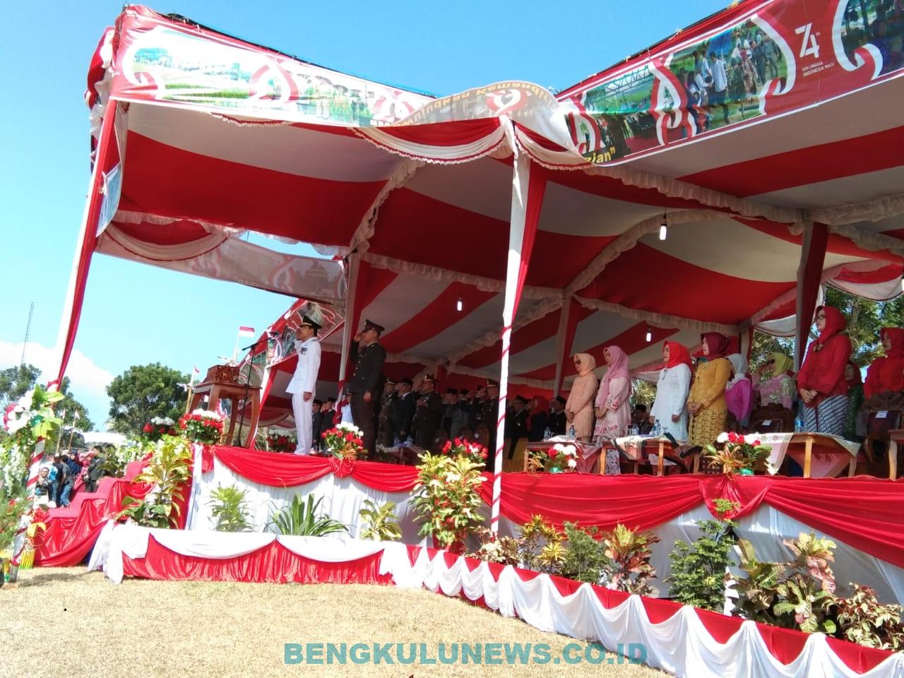Bupati Inspektur Upacara, HUT Ke 74 Kemerdekaan RI Sukses