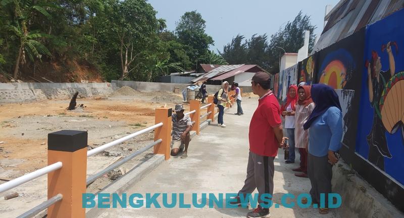 Diwawancarai Wartawan, Lurah Pondok Besi Tak Acuh