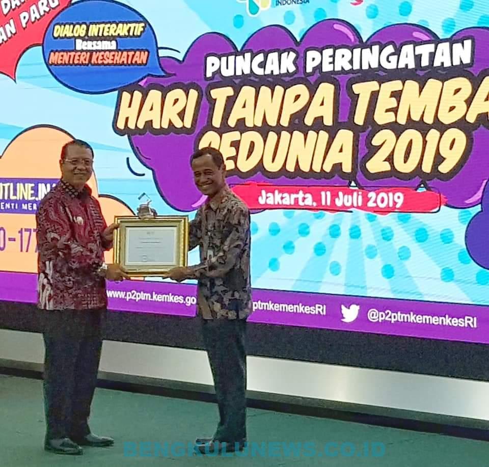 Bupati Seluma Terima Penghargaan Pastika Parahita dari Kemenkes RI