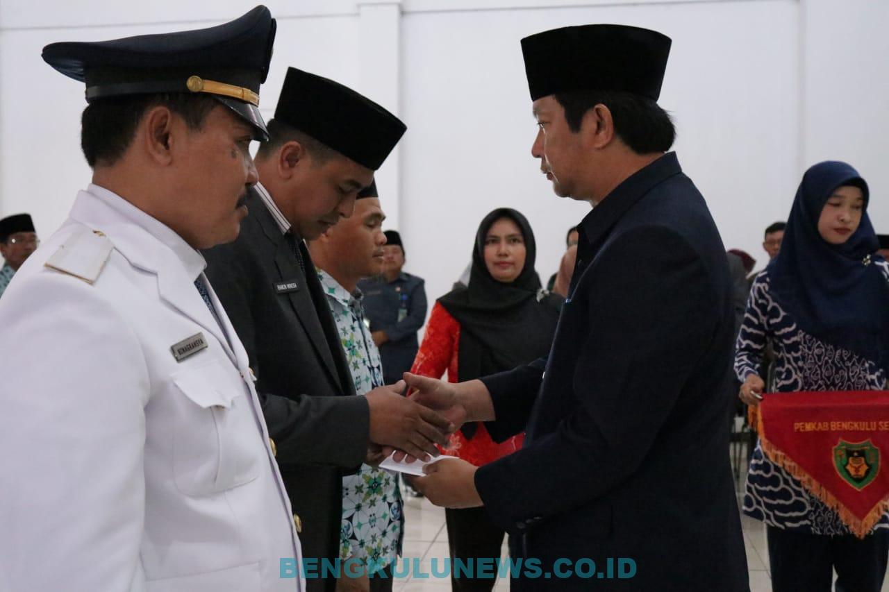 Layani Masyarakat dengan Baik