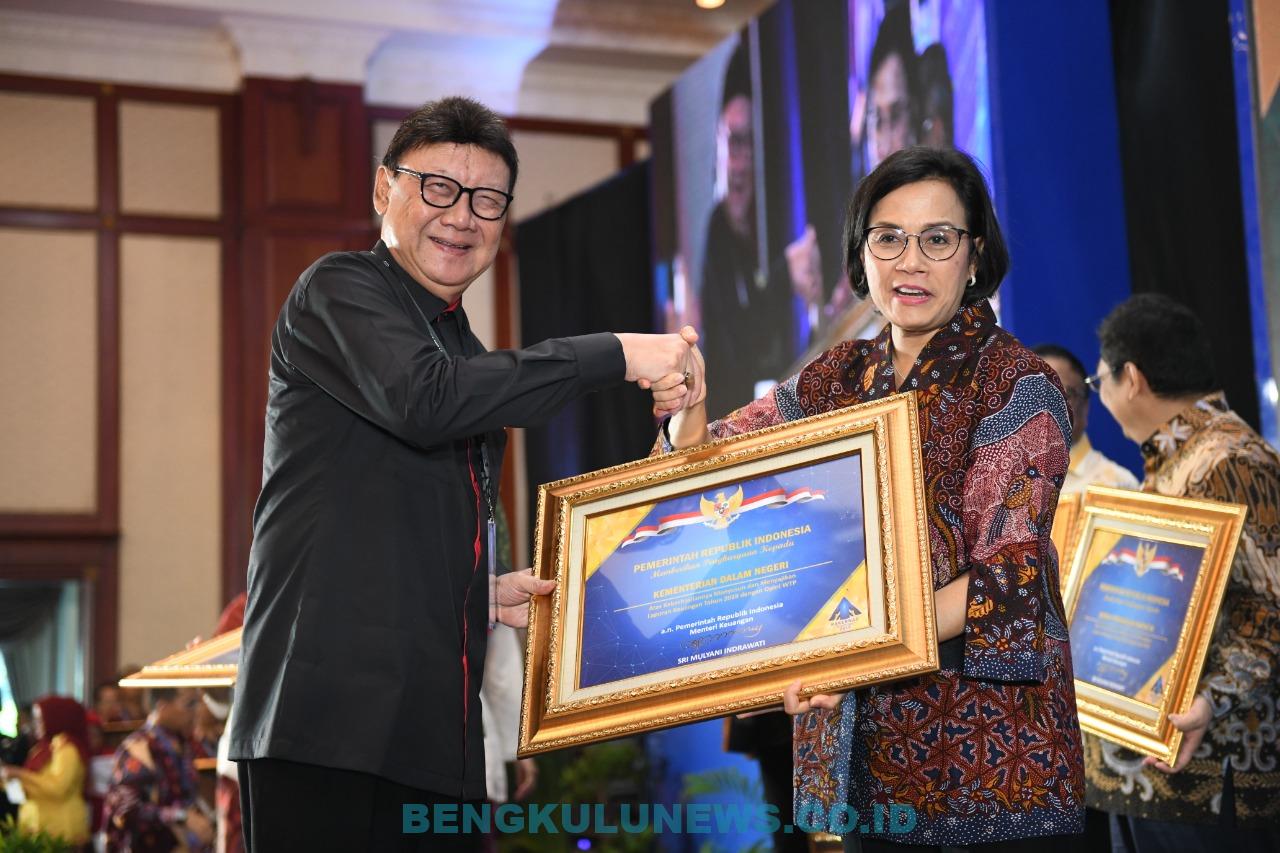 Kemendagri dan BNPP Terima Penghargaan WTP 5 Tahun Berturut-turut dari Kemenkeu
