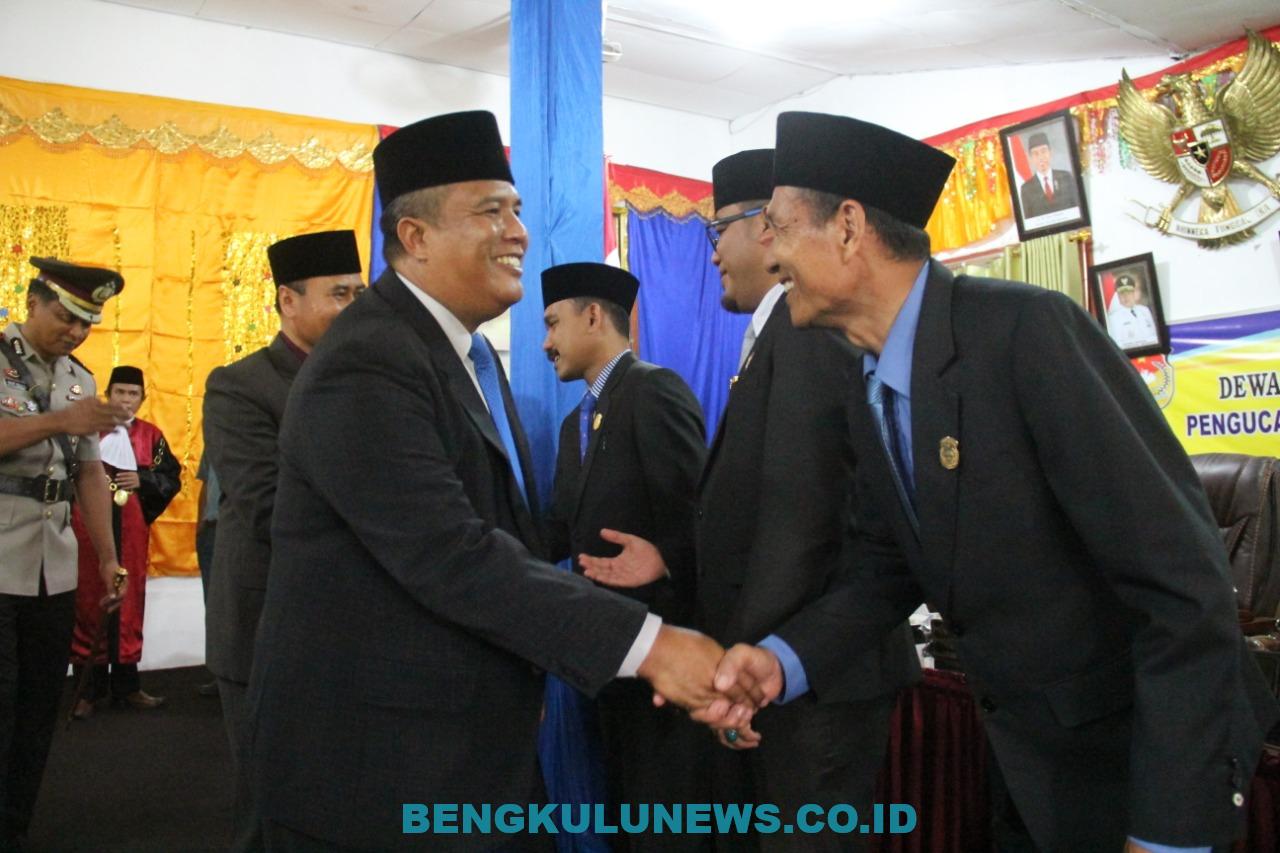 Tiga Pimpinan Dewan Mukomuko Resmi Defintif