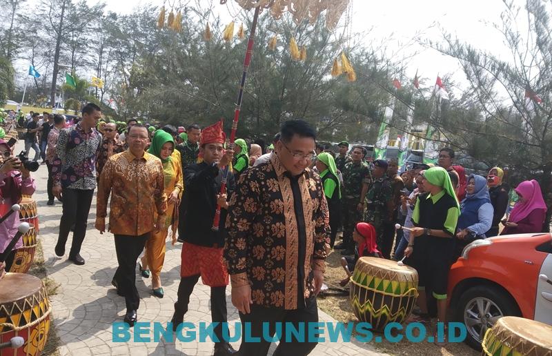TTG Ke 21 Meriah, Gubernur Ajak Peserta Beli Batik Besurek