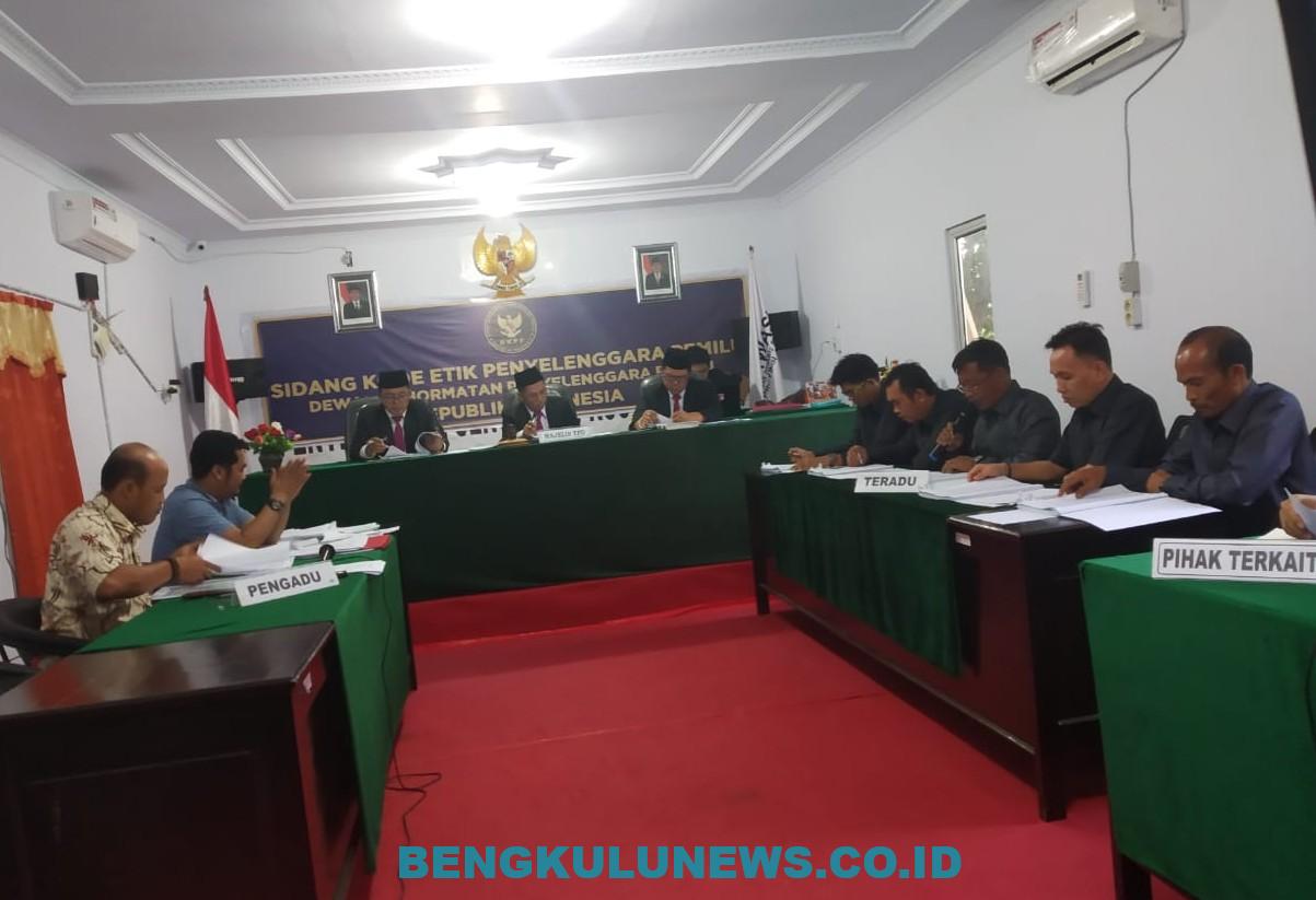 5 Komisioner KPU Kota Bengkulu Disidang Kode Etik