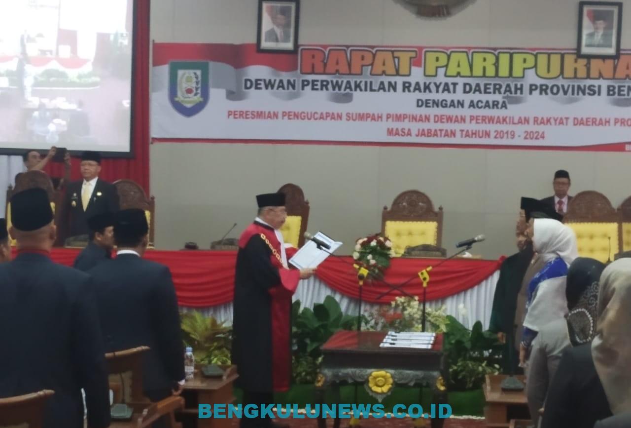 4 Pimpinan DPRD Provinsi Dilantik, Ketua : Banyak Pekerjaan Menanti