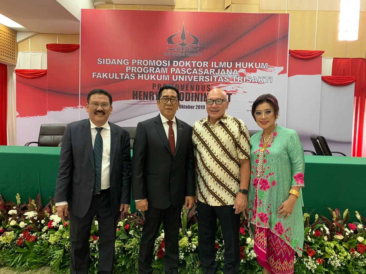 Henry Yosodiningrat Raih Gelar Doktor Ilmu Hukum