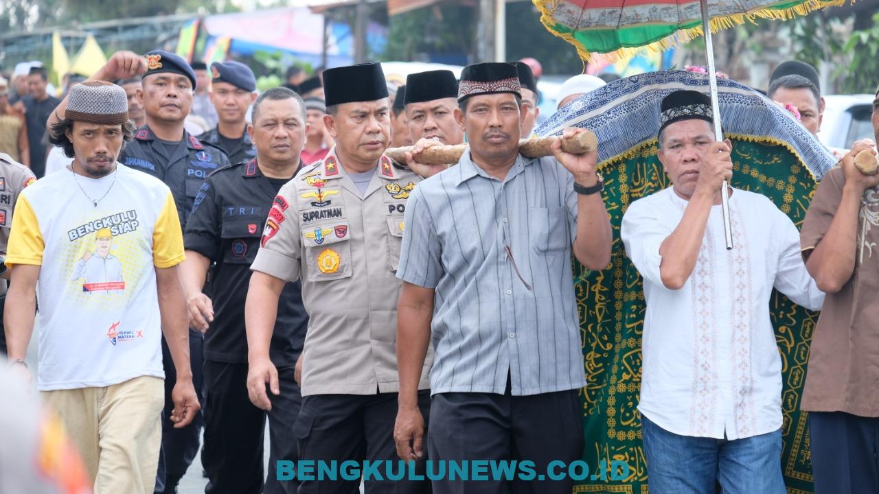 Tidak Canggung, Kapolda Panggul Kranda Jenazah Warga Kebun Gran
