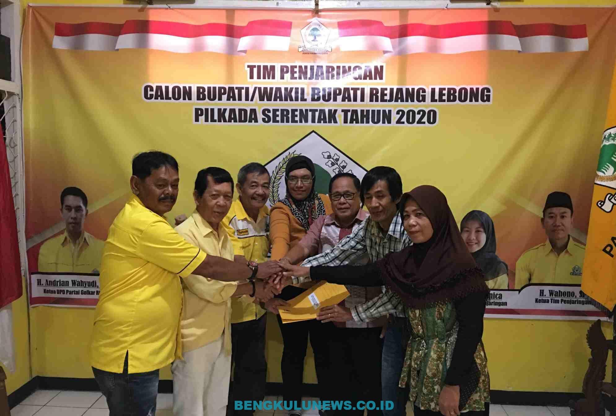 Mantan Ketua DPRD Borong Formulir 3 Parpol Sekaligus
