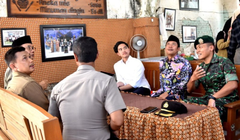 Benteng Van Den Bosch Tarik Perhatian Putra Presiden Jokowi