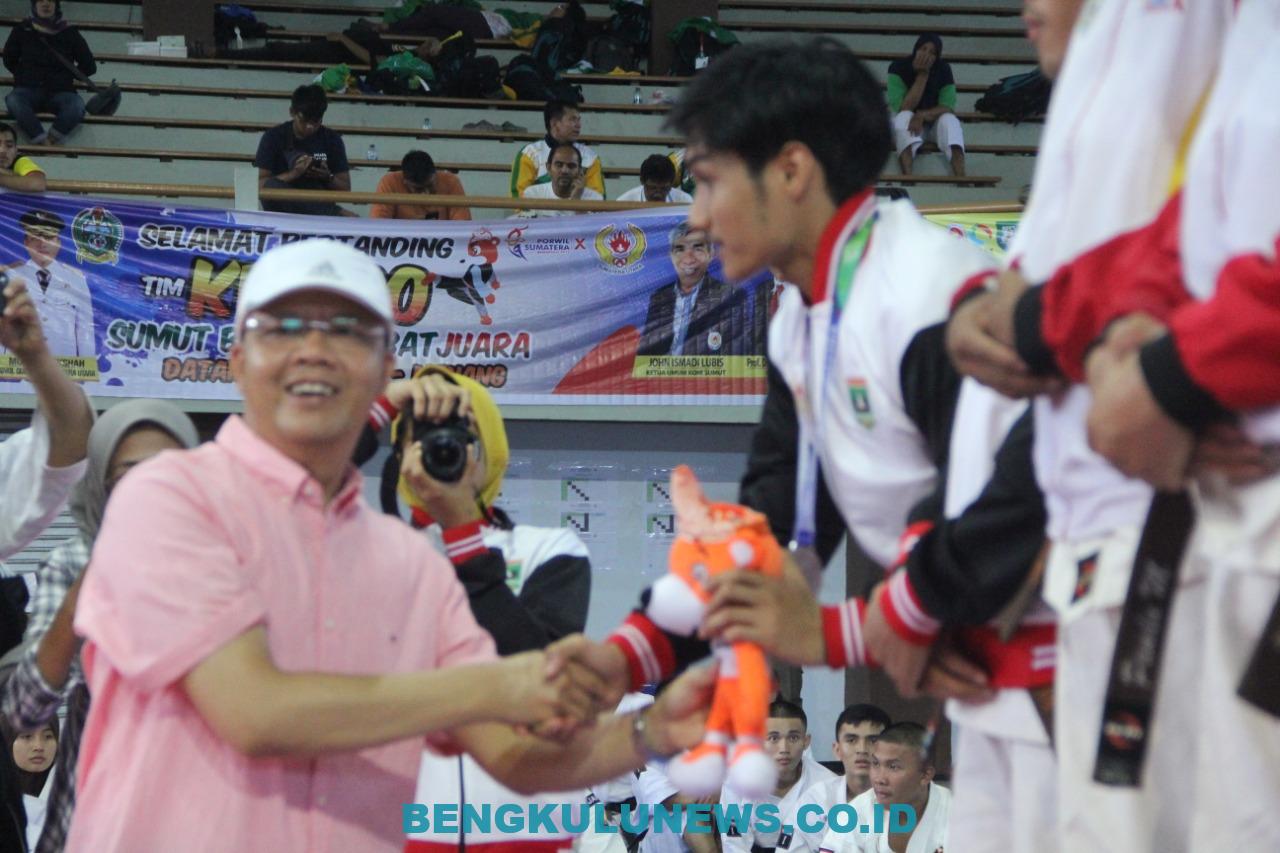 Atlet Kempo Raih Emas, Gubernur Rohidin Optimis Semua Cabor Dulang Medali