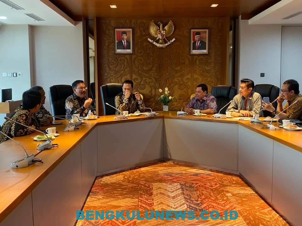 PWI dan MPR Kerjasama Sosialisasi Amandemen UU 45 dan Kode Perilaku Wartawan