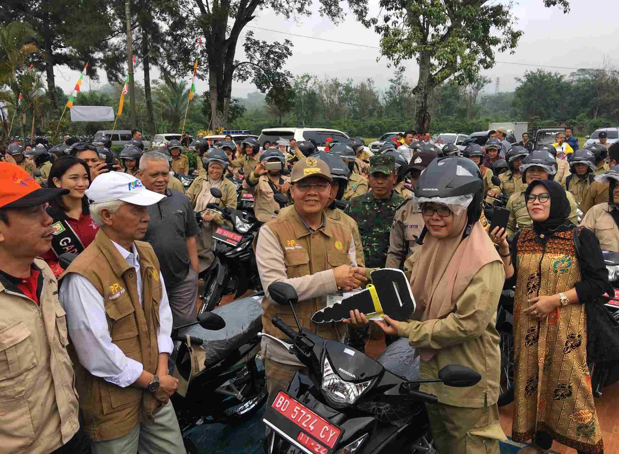 Gubernur Serahkan Bantuan Operasional PPL Rejang Lebong