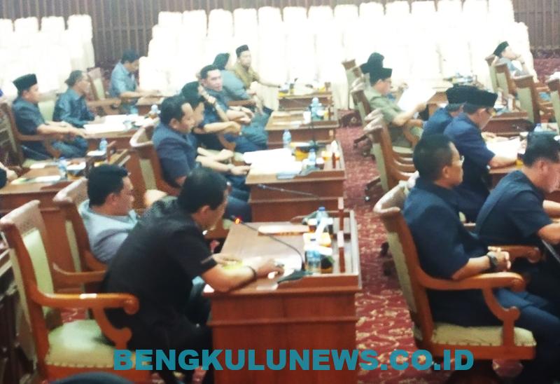 Mewakilkan Gubernur Tanpa Mandat, Paripurna RAPBD 2020 Diskor