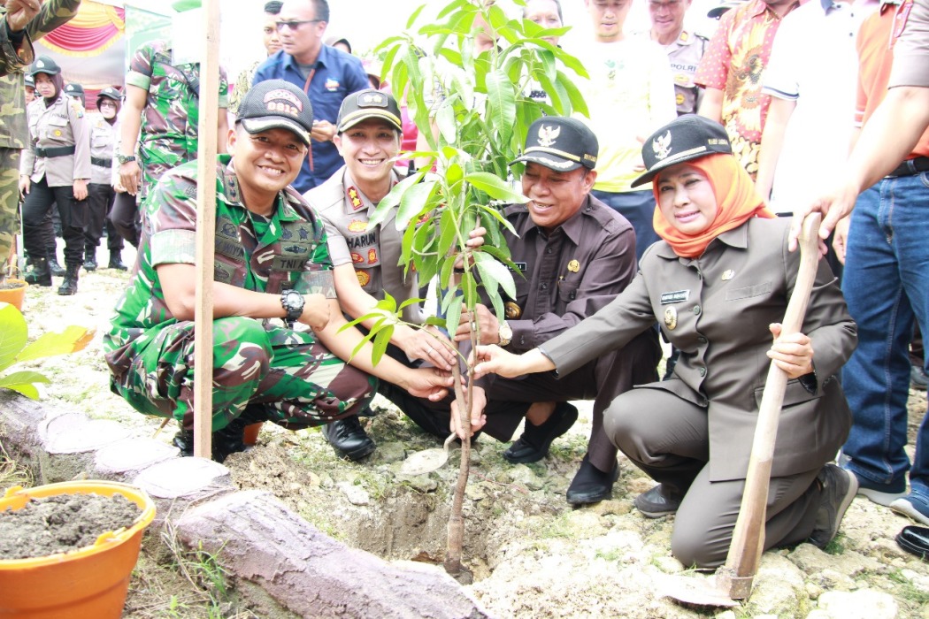 Ribuan Bibit Pohon Ditanam di Lamongan