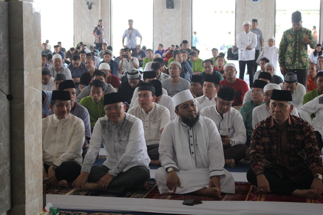 Orang Beruntung Versi Rohidin Mersyah