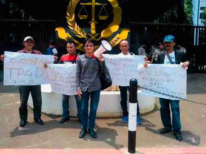Gabungan LSM Gelar Mimbar Bebas di Kejati Bengkulu