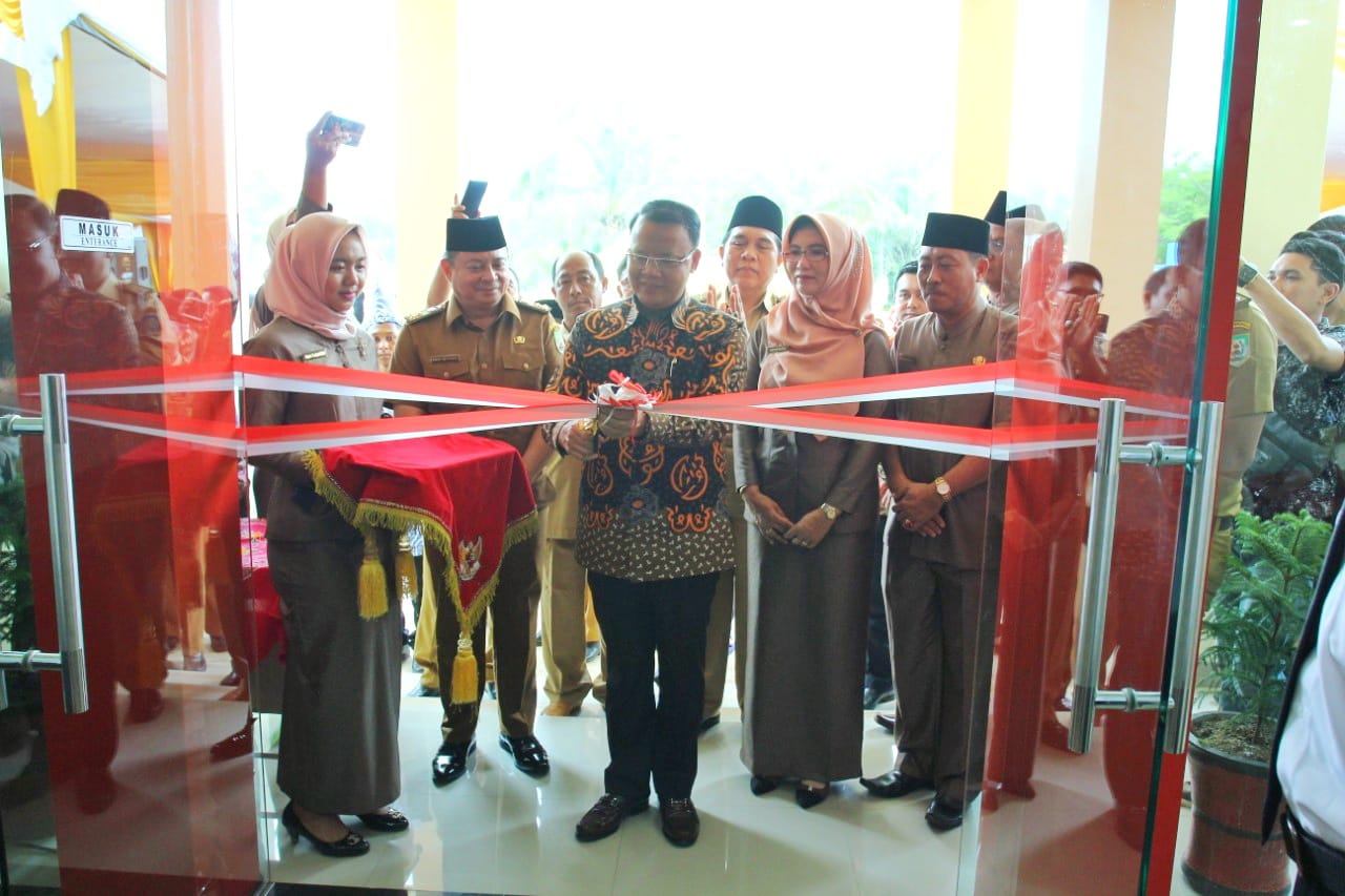 Gubernur Rohidin Resmikan Hotel Pinus SMKN 7 Pariwisata