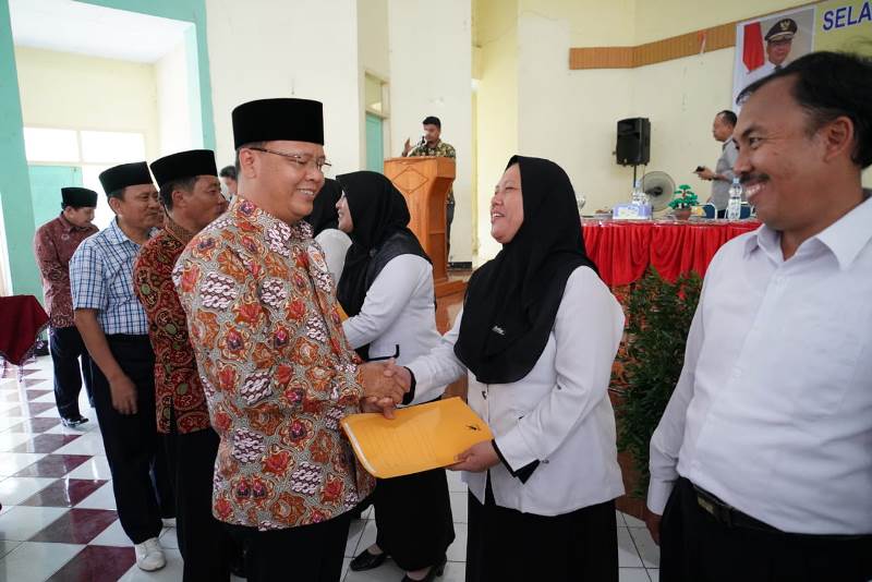 Sumringah, 677 GTT dan PTT Bengkulu Utara Terima SK Gubernur