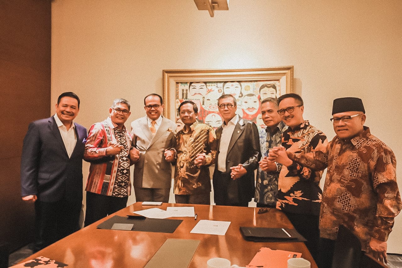 Lima Tahun Terpecah, Mahfud MD Satukan PERADI