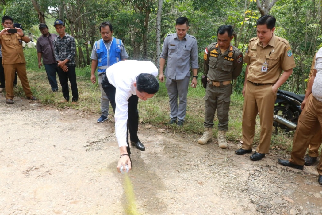Bupati Gusril Titik Nol Pembangunan Jalan Desa Bukit Indah