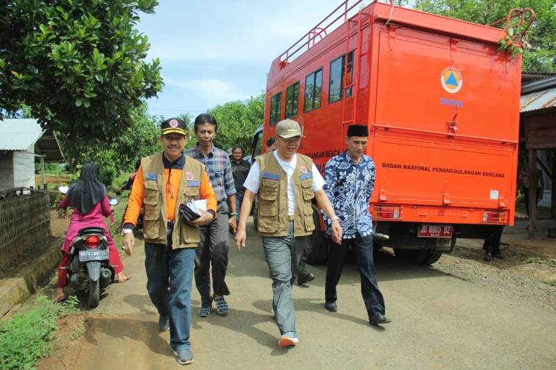 Gubernur Berikan Bantuan Korban Banjir Kabupaten Bengkulu Utara