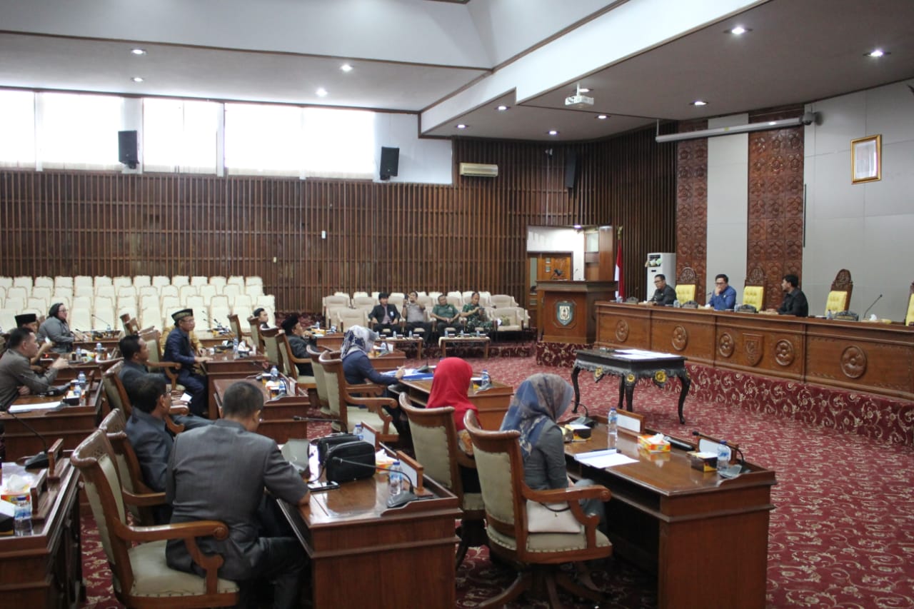 Penandatanganan PengesahanTiga Raperda Usulan Gubernur Bengkulu Ditunda