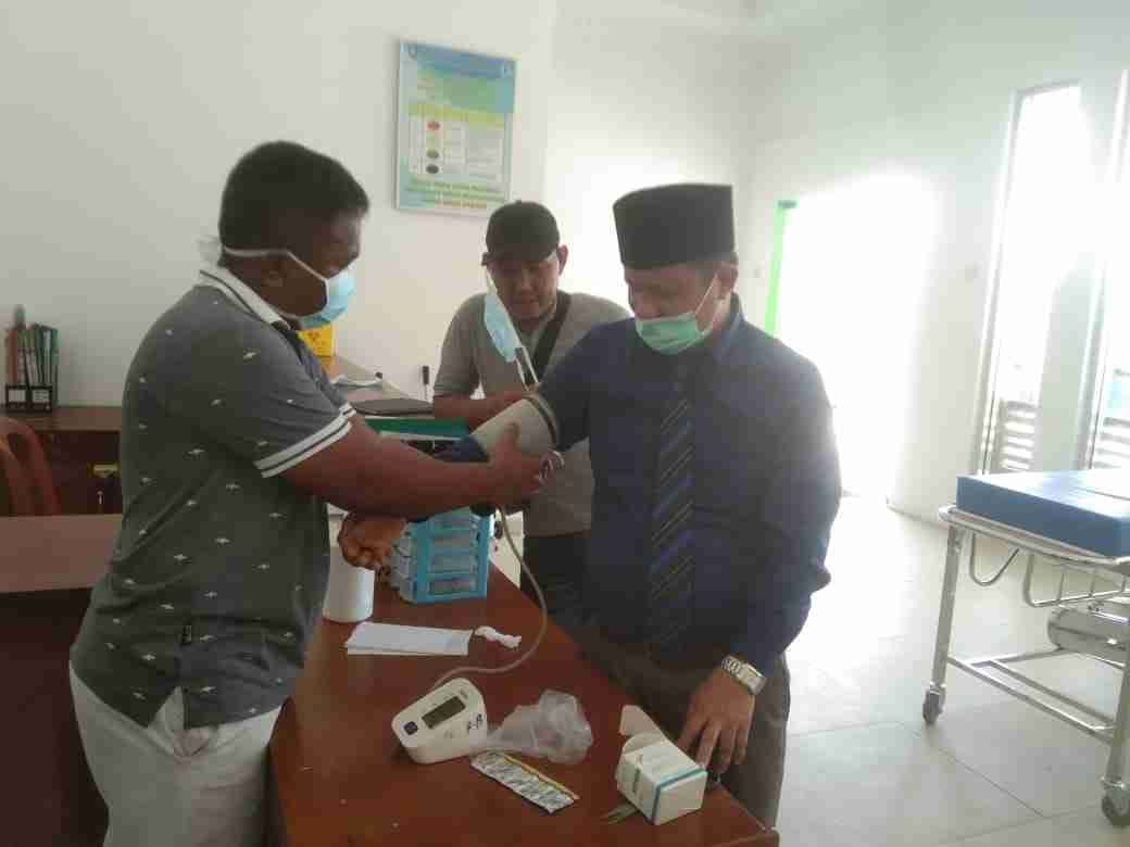 Antisipasi Corona, Komisioner KPU Kaur Cek Kesehatan Usai Lantik PPS