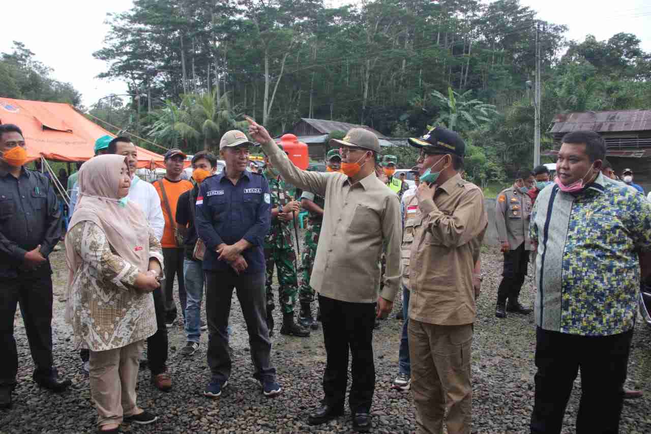 Kapolda Bengkulu dan Danrem Tegaskan Masyarakat Harus Patuhi Social Distancing