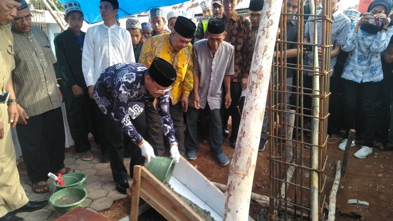 Gubernur Rohidin Bantu Pembangunan TPQ Masjid Al Khalik Selebar